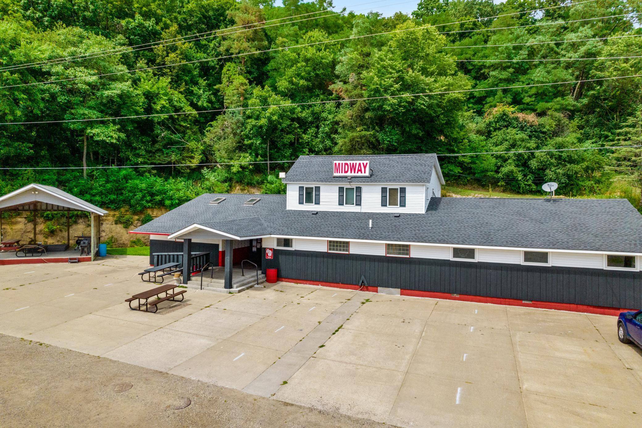W626 Midway RD, Fountain City, WI 54629