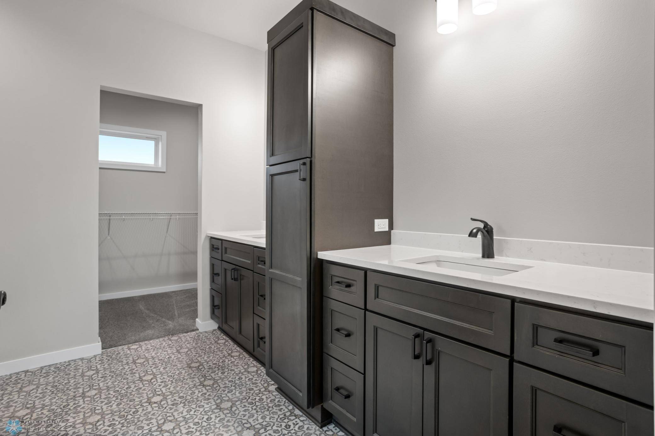 216 Laverne LN, Colfax, ND 58018