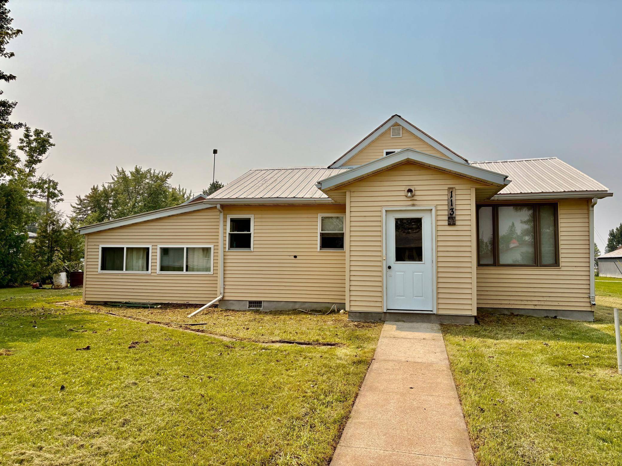 113 6th AVE SE, Baudette, MN 56623