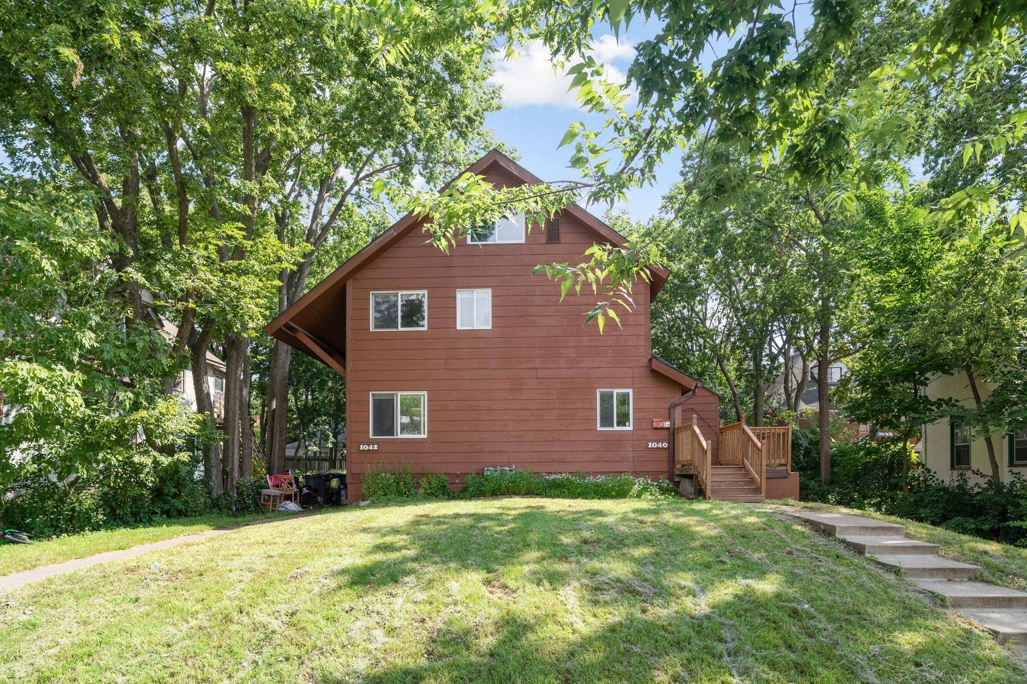 1040 13th AVE SE, Minneapolis, MN 55414