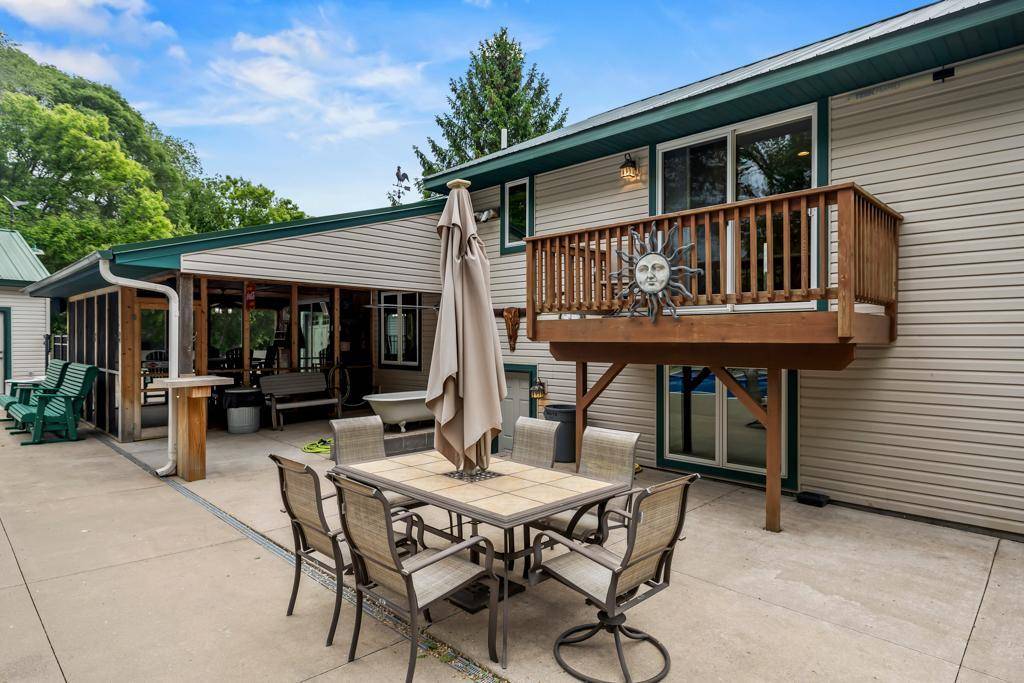 2511 Carver AVE E, Maplewood, MN 55119
