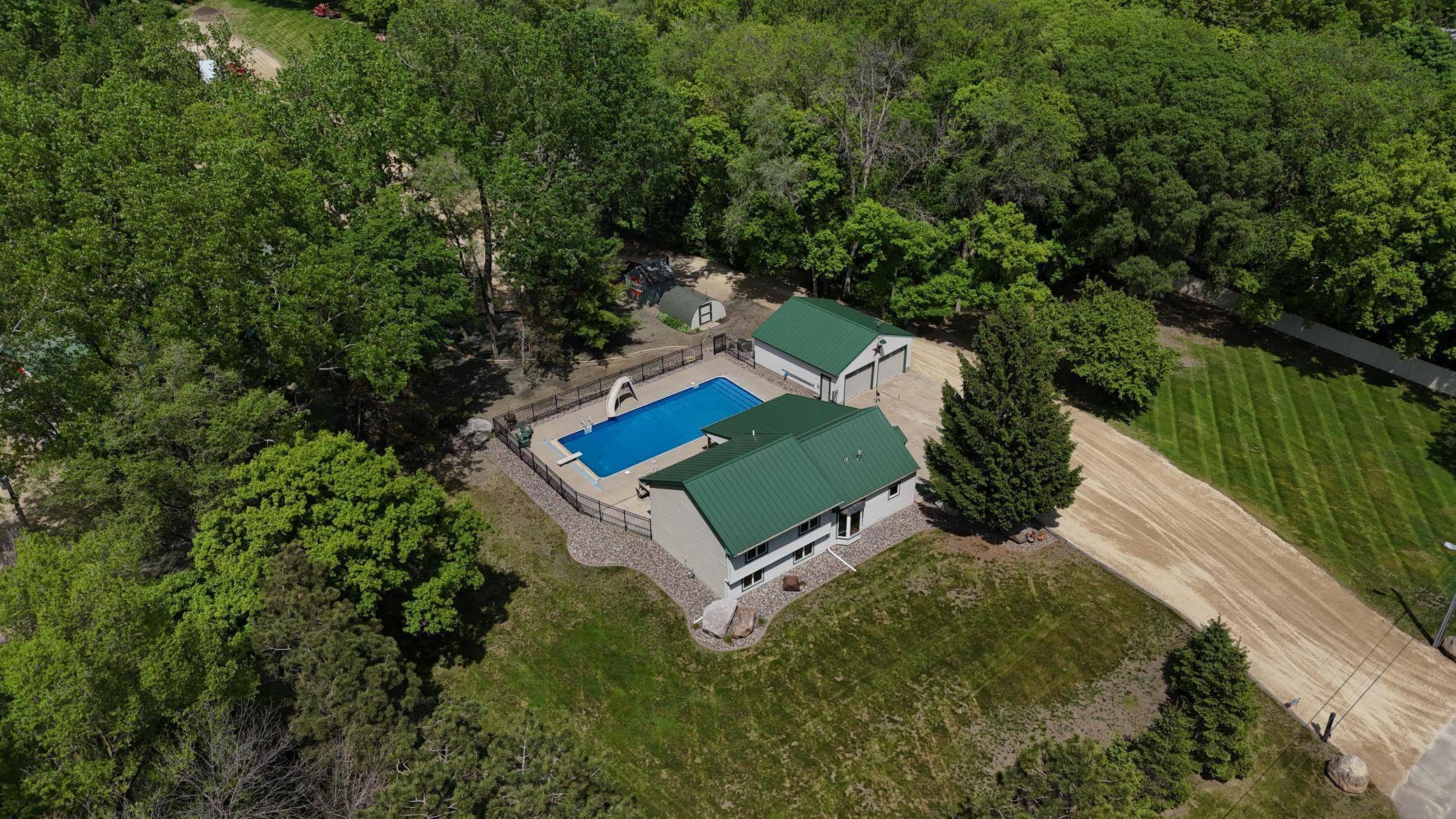 2511 Carver AVE E, Maplewood, MN 55119