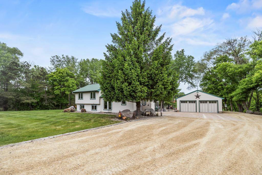 2511 Carver AVE E, Maplewood, MN 55119