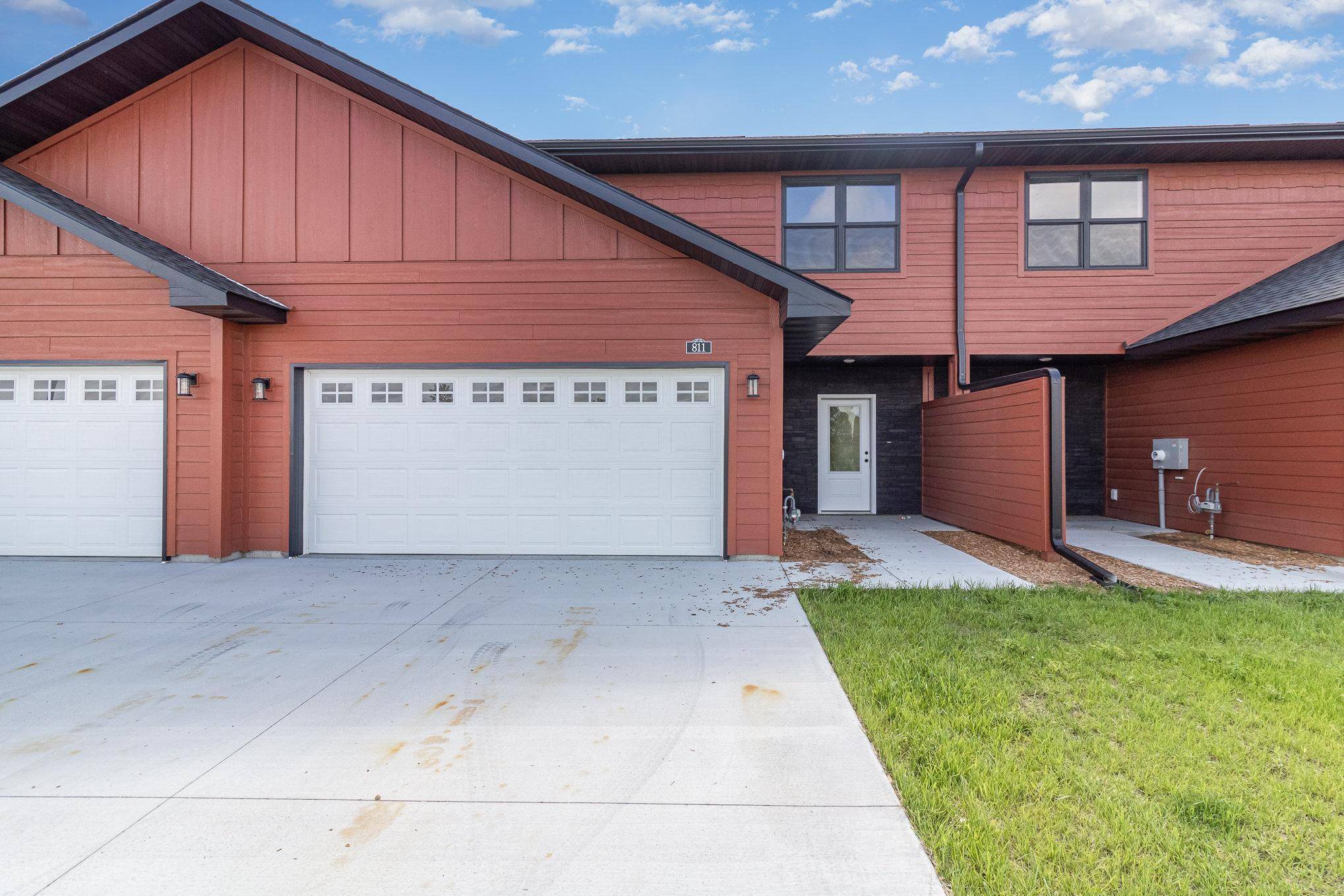 811 Viburnum ST, Belle Plaine, MN 56011