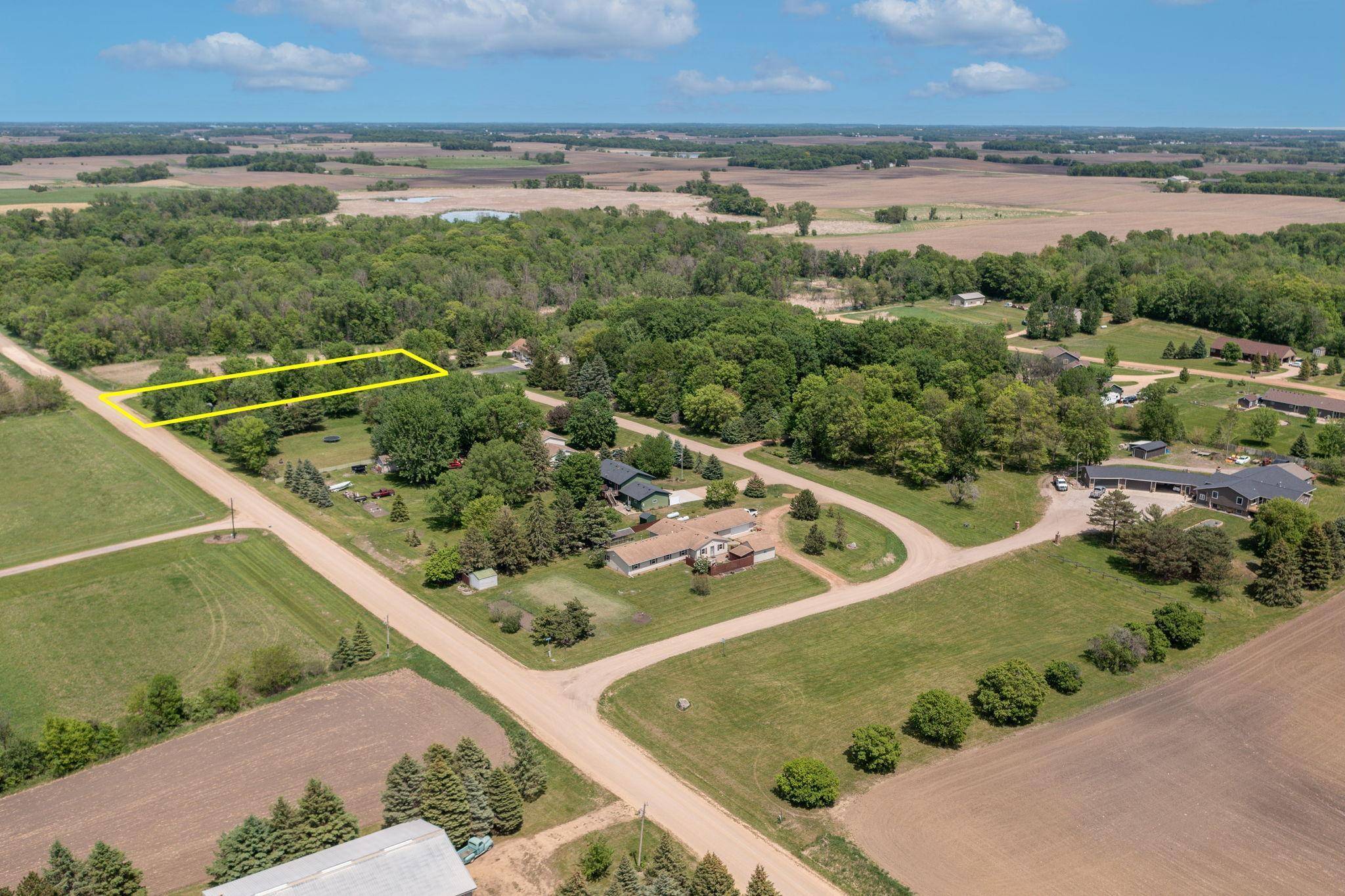 XXX Woodview LN, Le Center, MN 56057