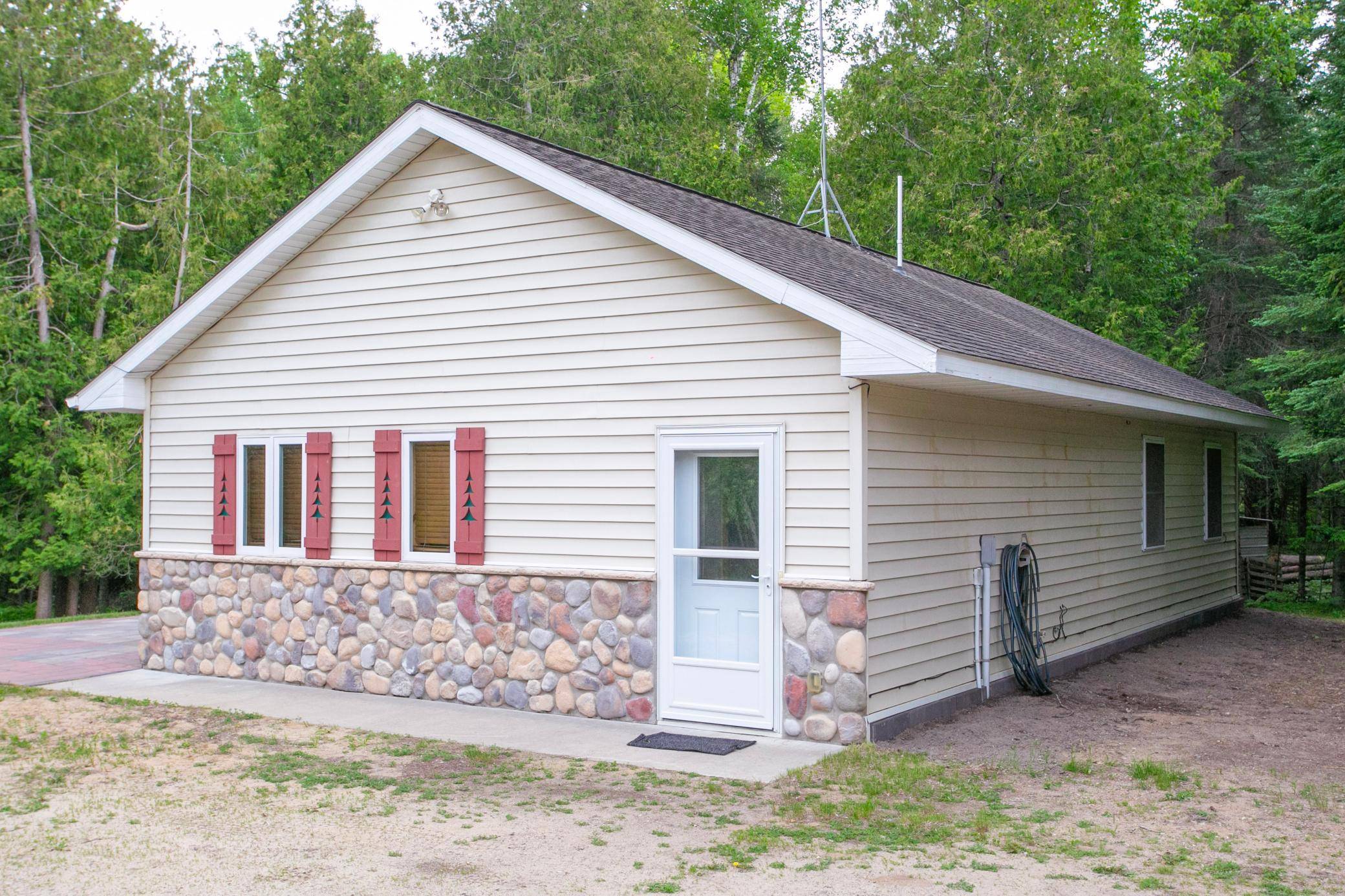 10547 Vermeil DR NE, Deer River, MN 56636