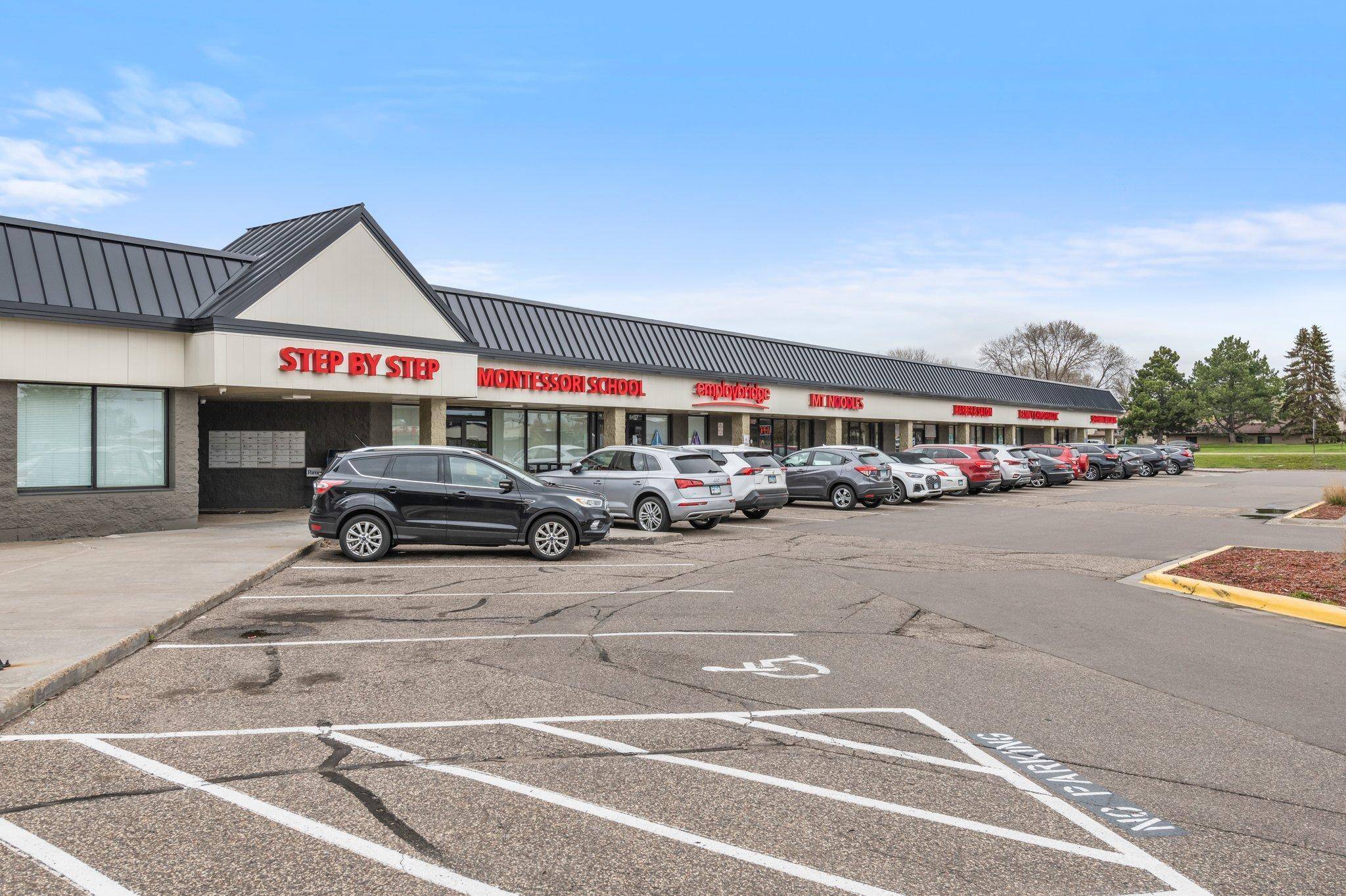 8401 W Broadway AVE, Brooklyn Park, MN 55445