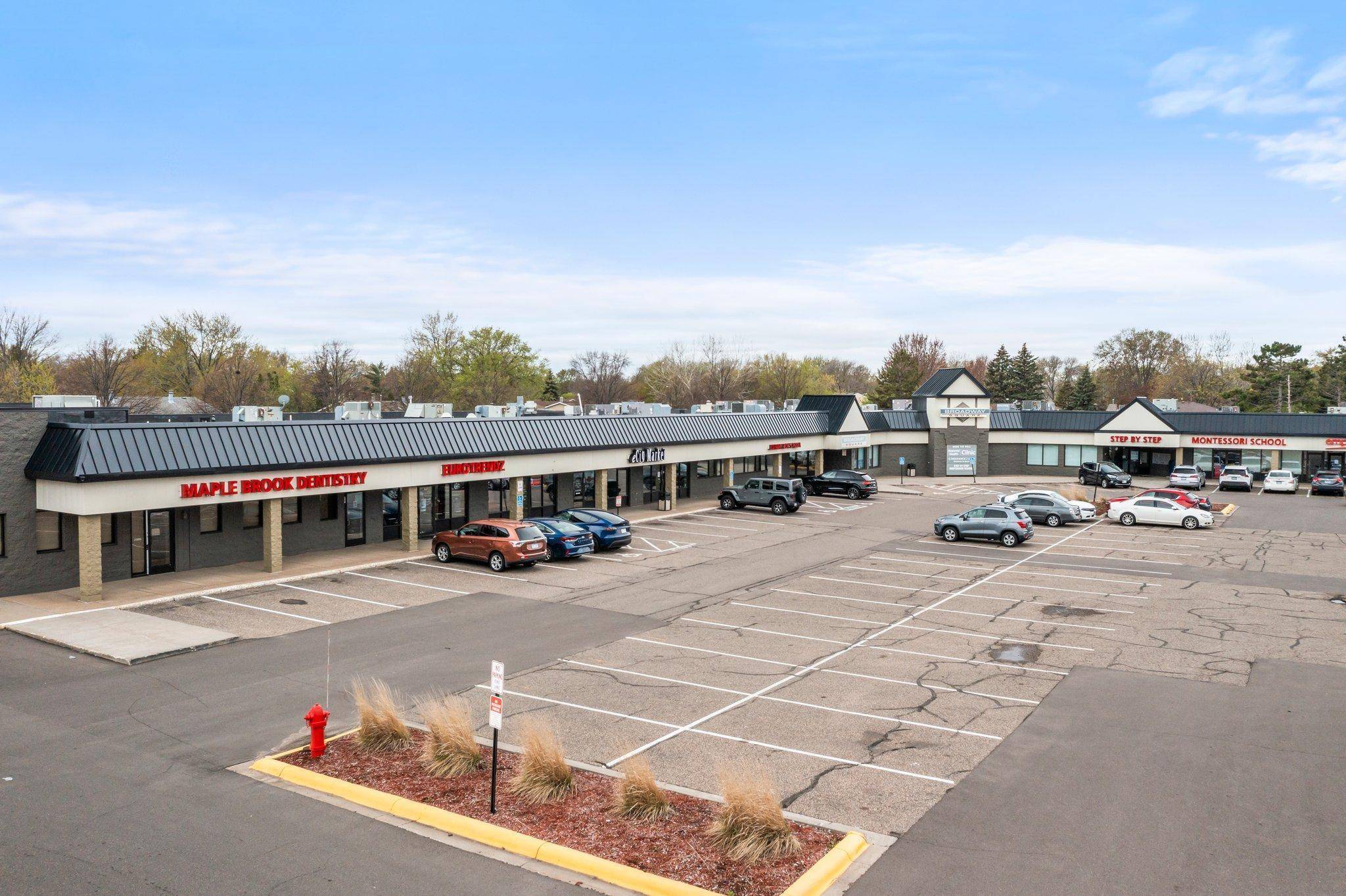 8401 W Broadway AVE, Brooklyn Park, MN 55445