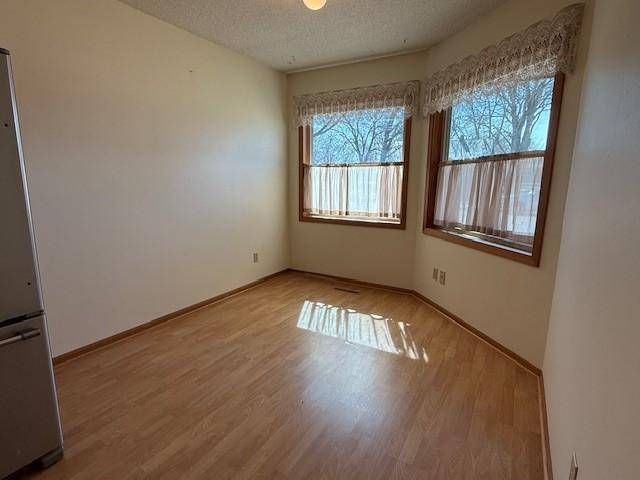 324 7th ST, Windom, MN 56101