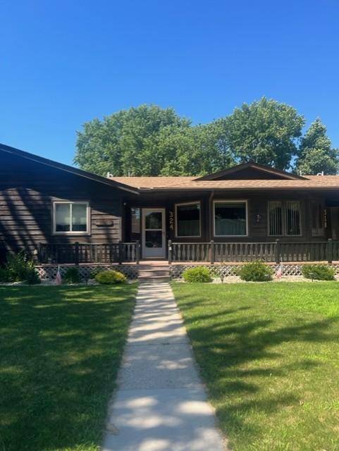 324 7th ST, Windom, MN 56101