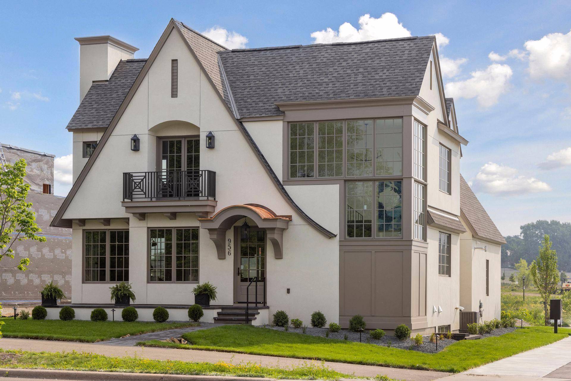 956 Mississippi River BLVD S, Saint Paul, MN 55116