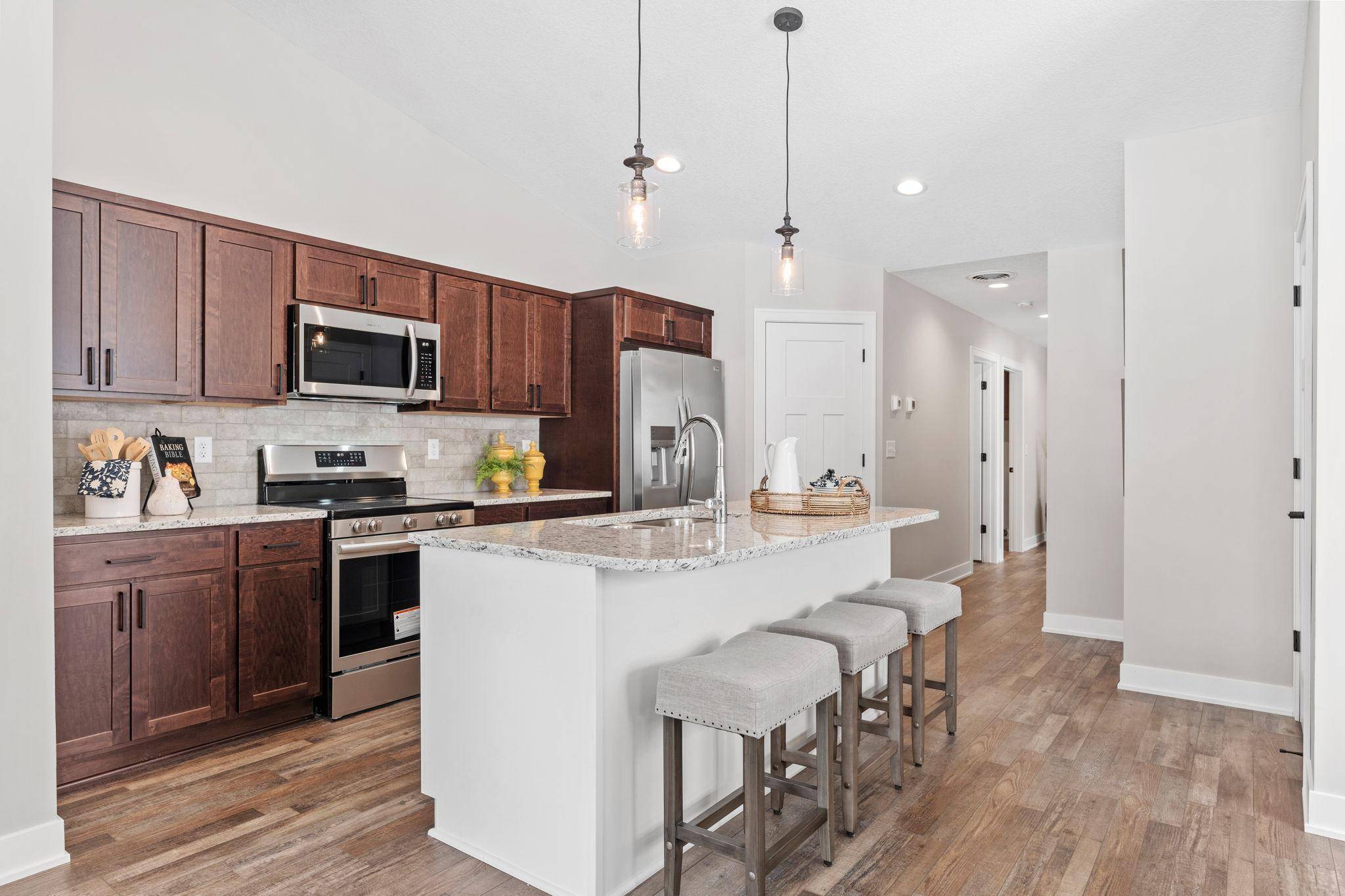 2327 17th AVE E, North Saint Paul, MN 55109