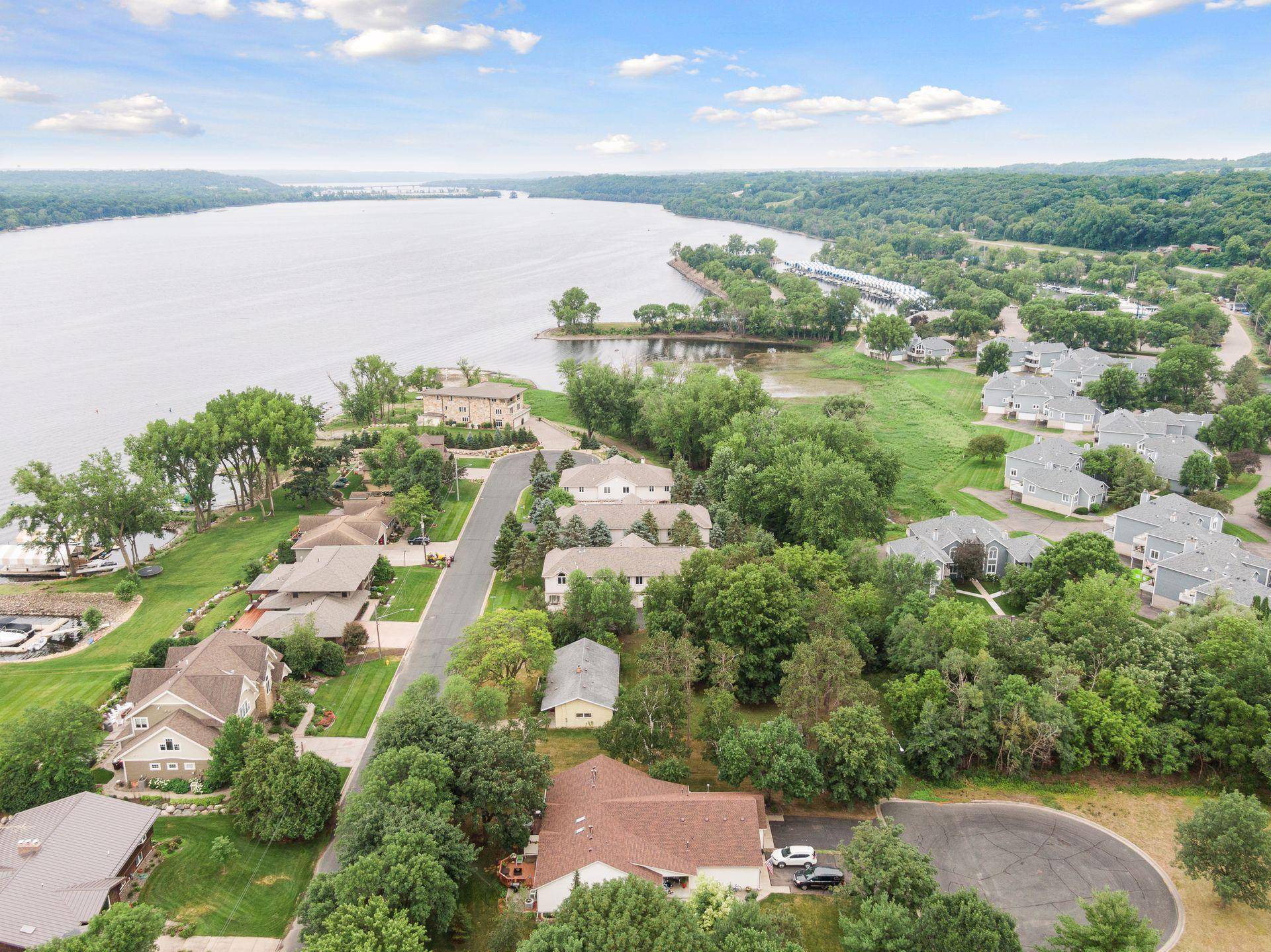 560 Lakeside Bay DR S, Bayport, MN 55003