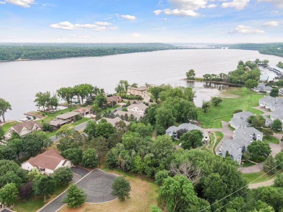 560 Lakeside Bay DR S, Bayport, MN 55003