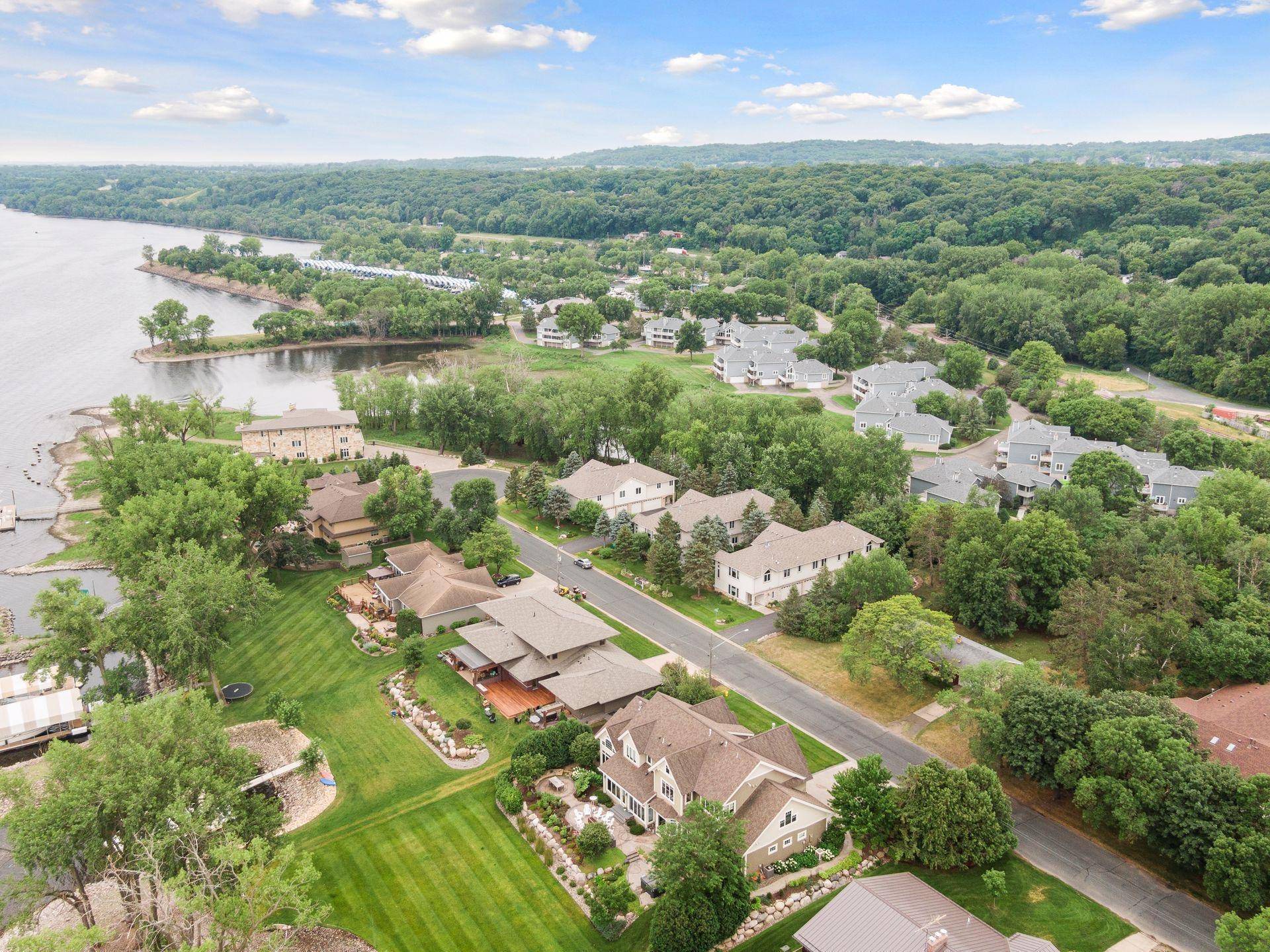 560 Lakeside Bay DR S, Bayport, MN 55003