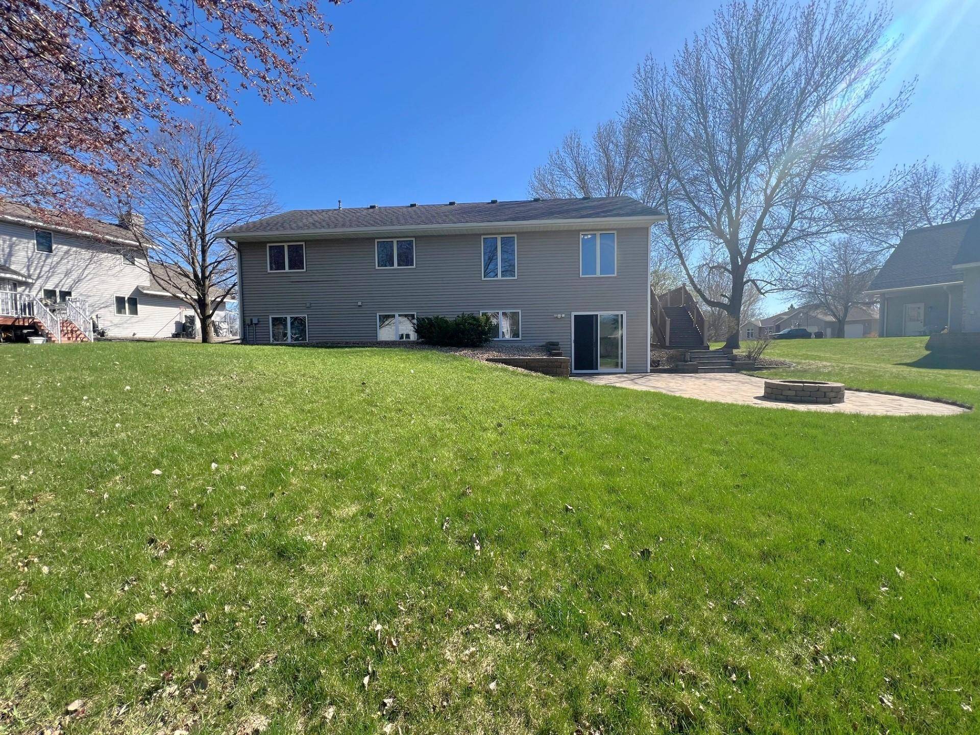 2210 9th AVE SE, Willmar, MN 56201