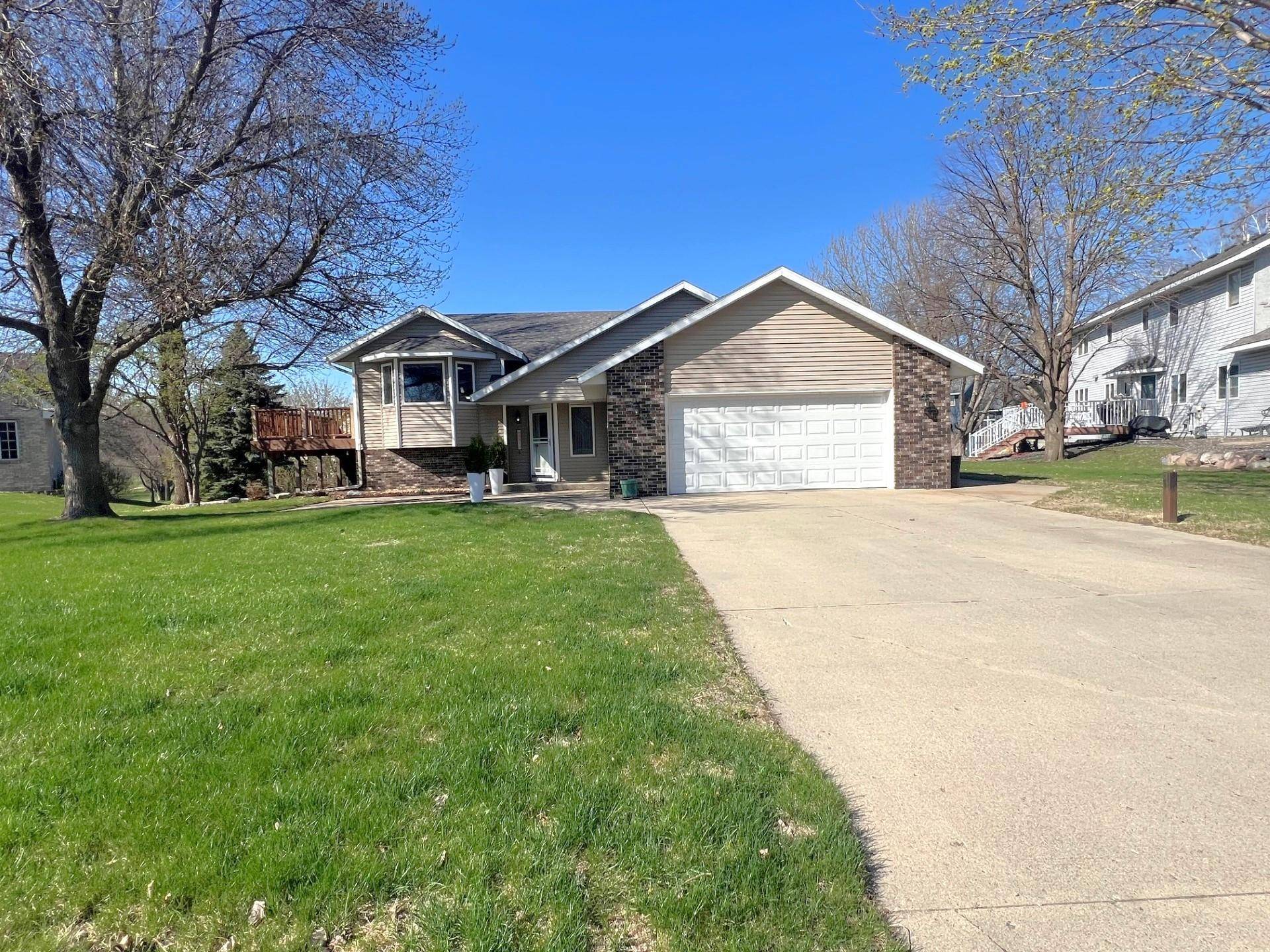 2210 9th AVE SE, Willmar, MN 56201