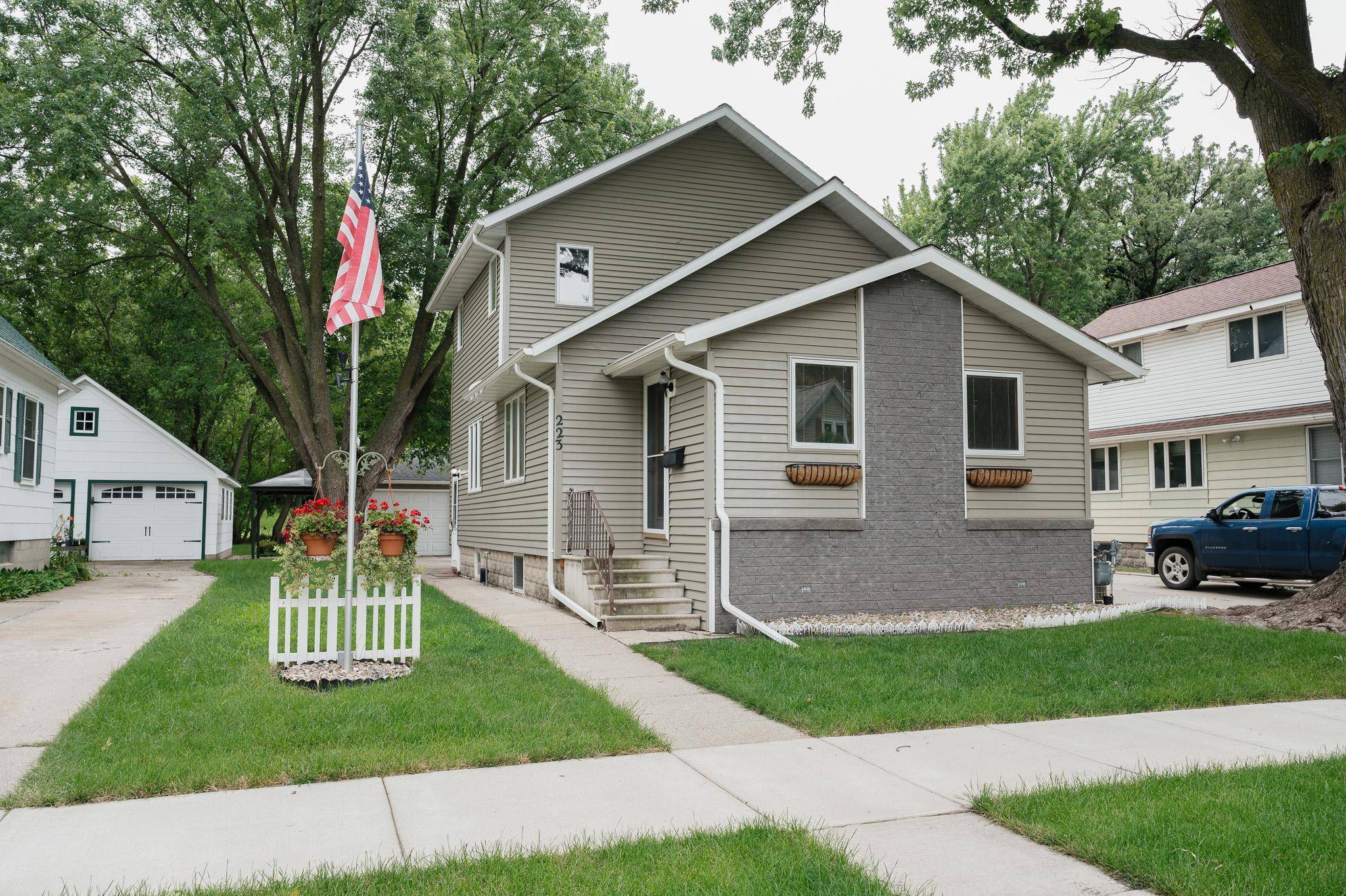 223 W 10th ST, Fairmont, MN 56031