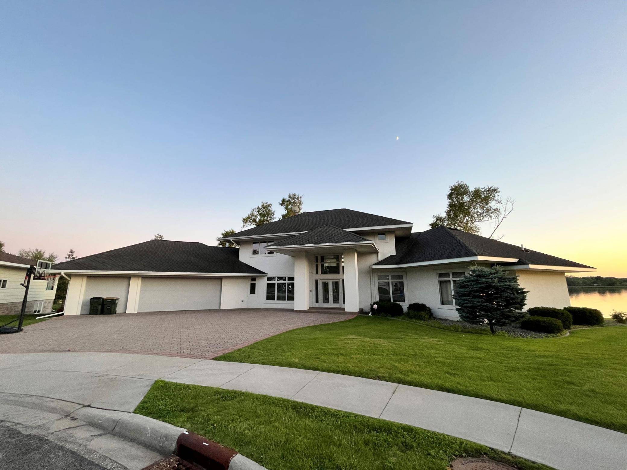 553 Lake ST N, Sauk Centre, MN 56378