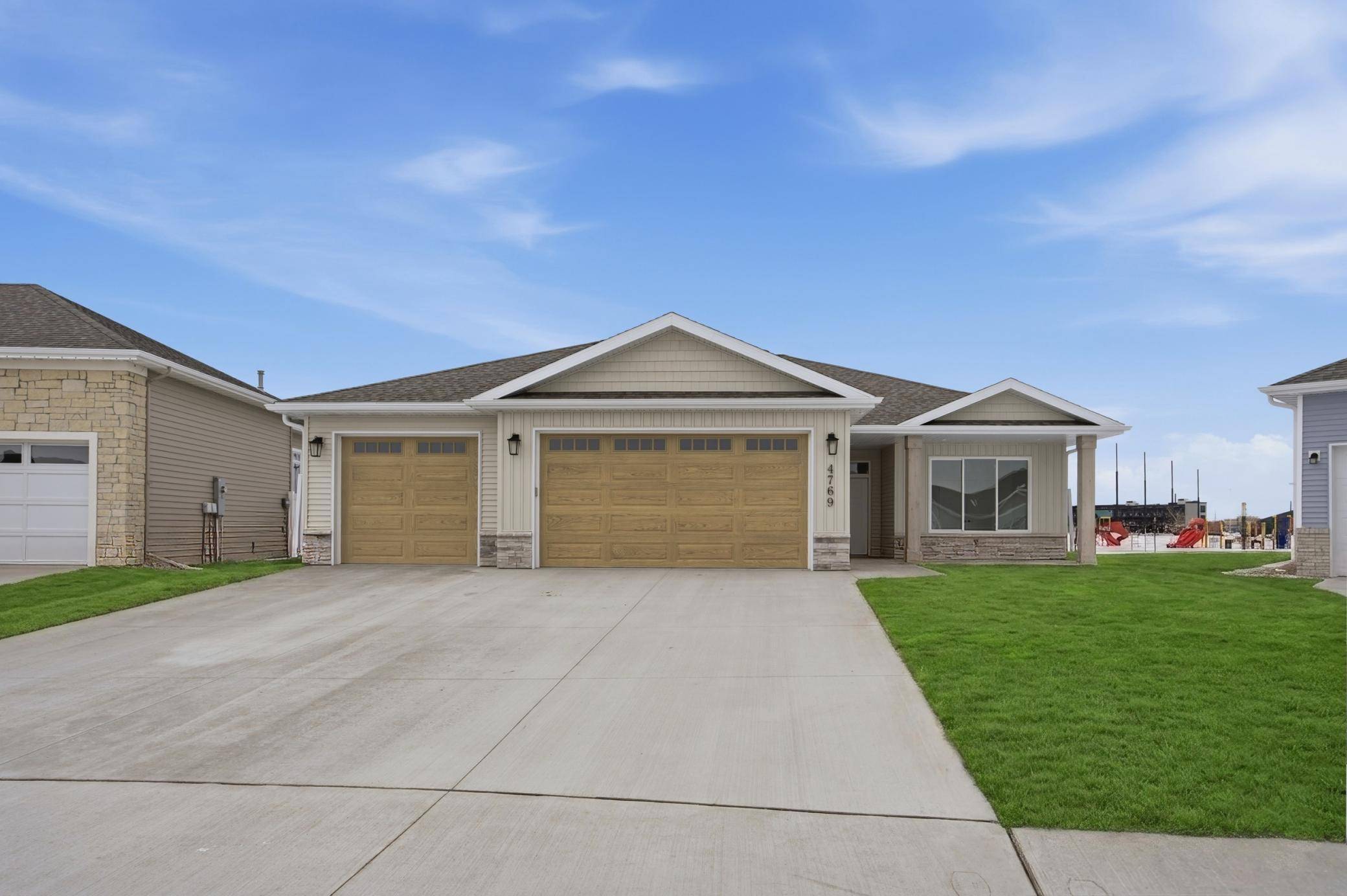 4769 32nd ST S, Fargo, ND 58104