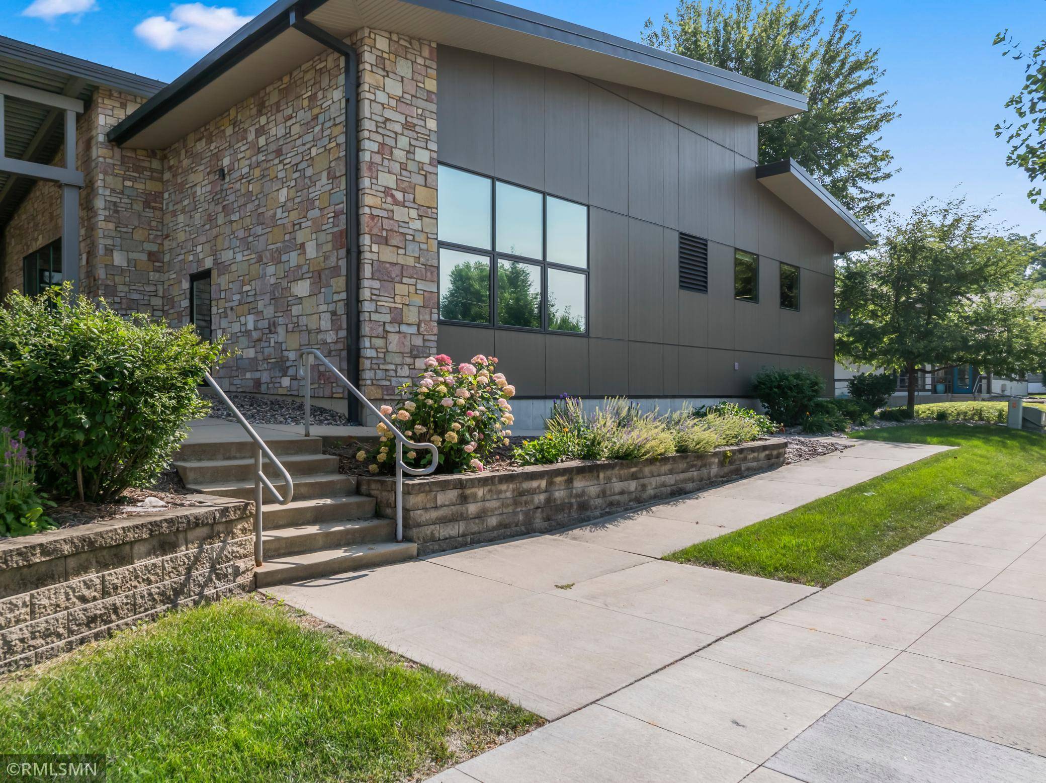 2200 2nd ST SW, Rochester, MN 55902