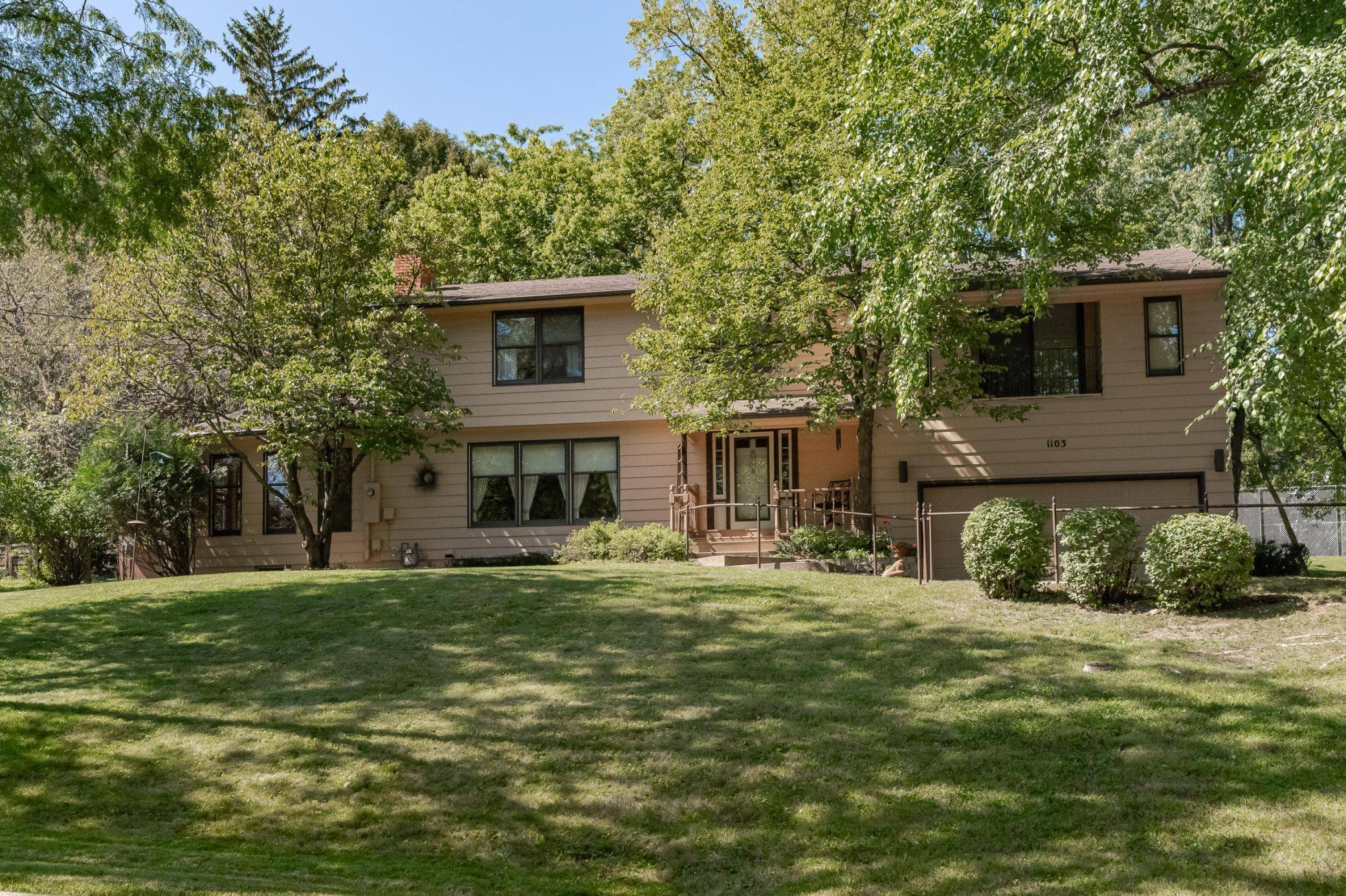 1103 Skyline DR SW, Rochester, MN 55902