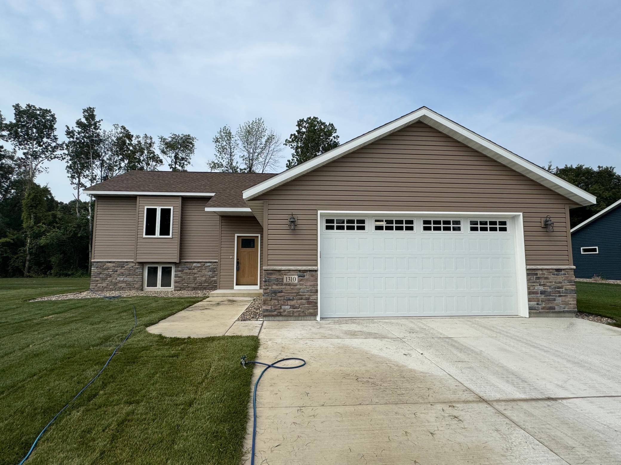 1310 SE Greenleaf RD, Owatonna, MN 55060