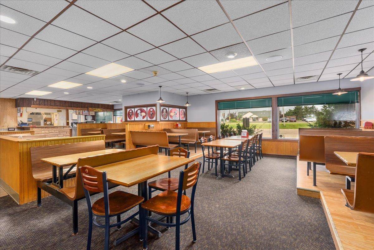 1230 N Knowles AVE, New Richmond, WI 54017