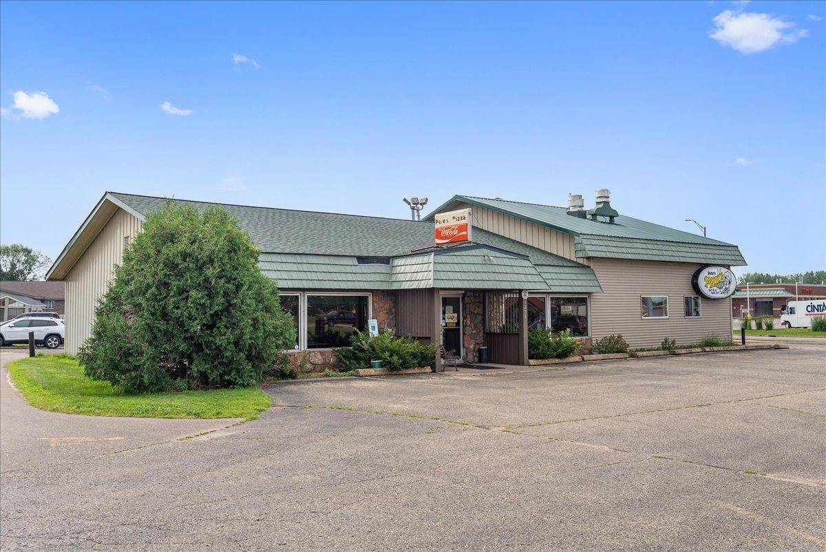 1230 N Knowles AVE, New Richmond, WI 54017