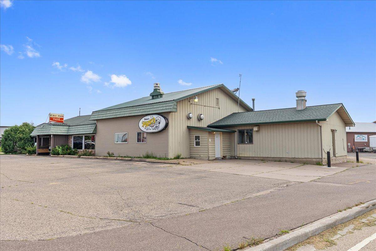 1230 N Knowles AVE, New Richmond, WI 54017