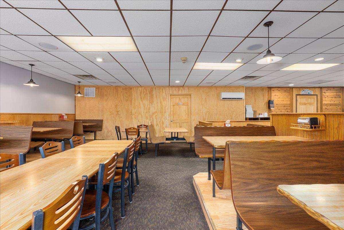 1230 N Knowles AVE, New Richmond, WI 54017