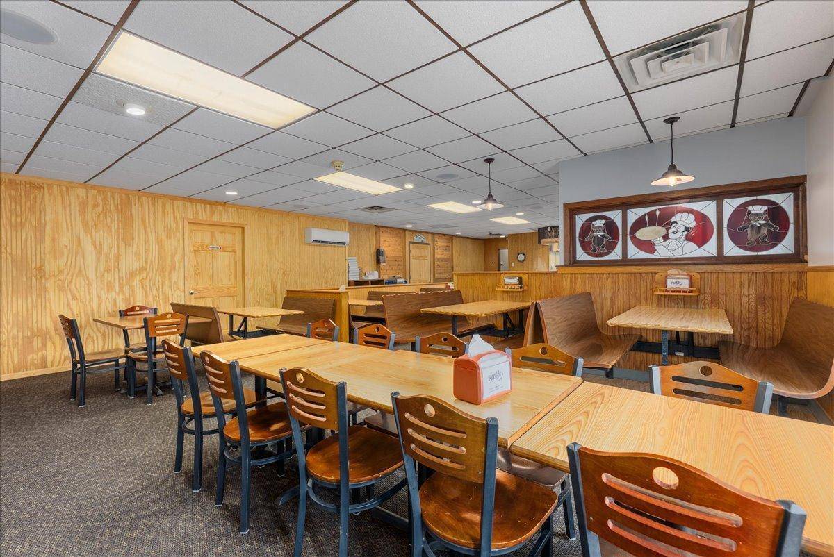 1230 N Knowles AVE, New Richmond, WI 54017