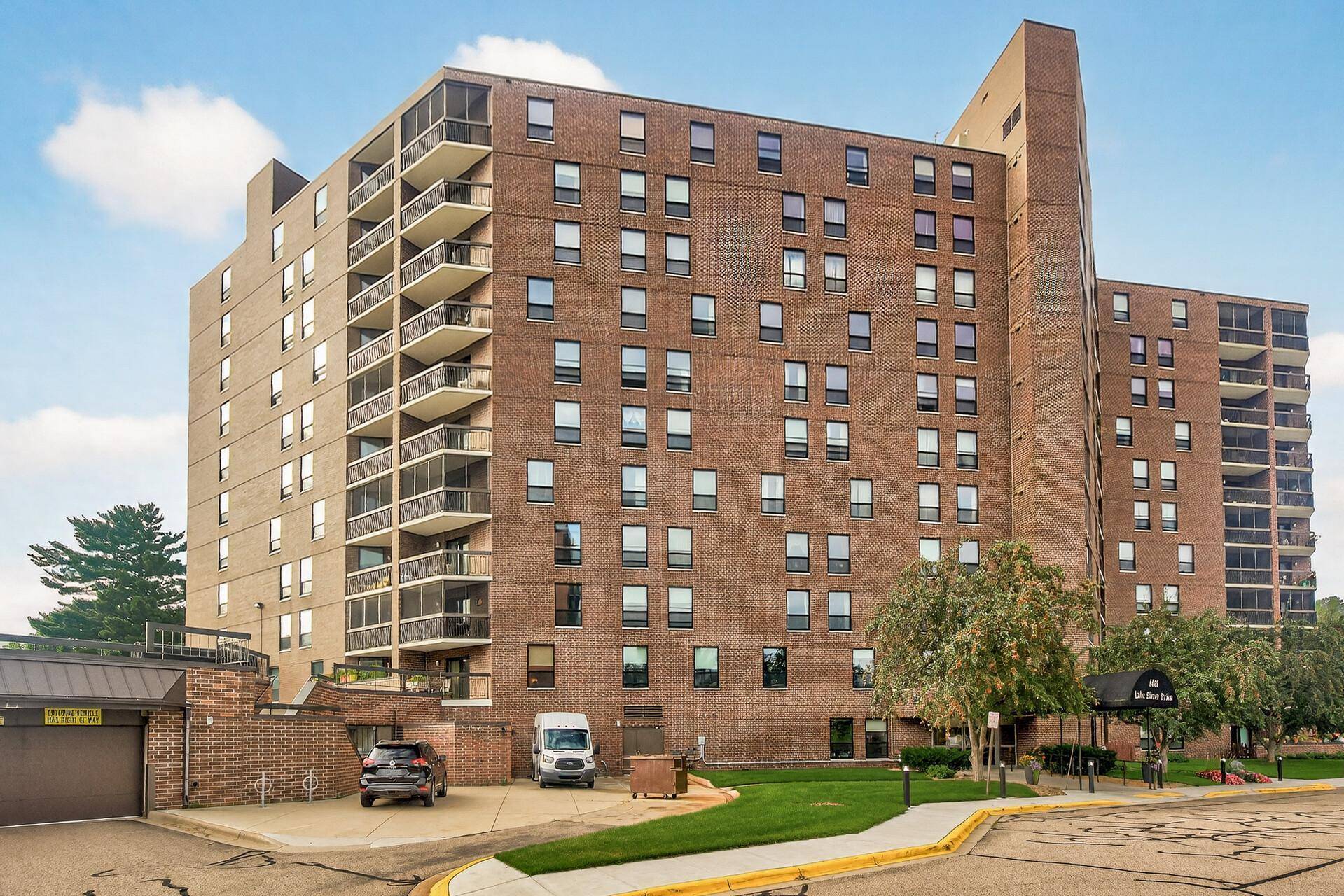 6615 Lake Shore DR S #302, Richfield, MN 55423
