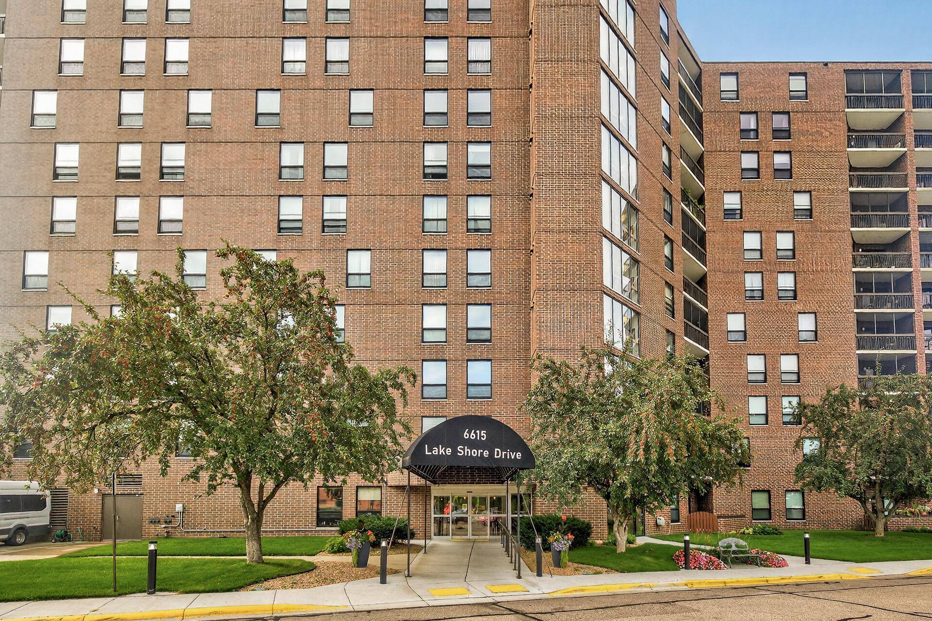 6615 Lake Shore DR S #302, Richfield, MN 55423