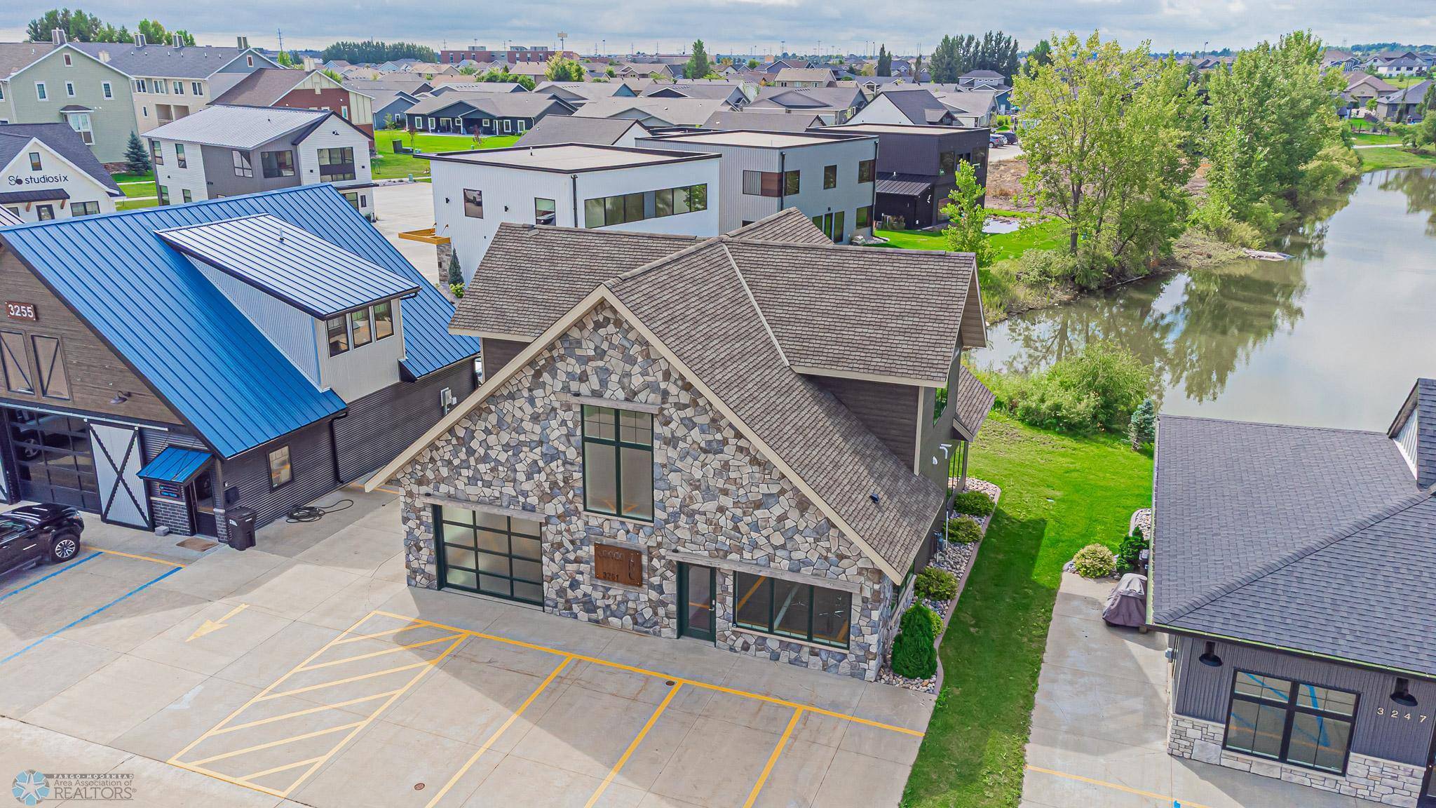 3251 Oak Ridge LOOP E, West Fargo, ND 58078