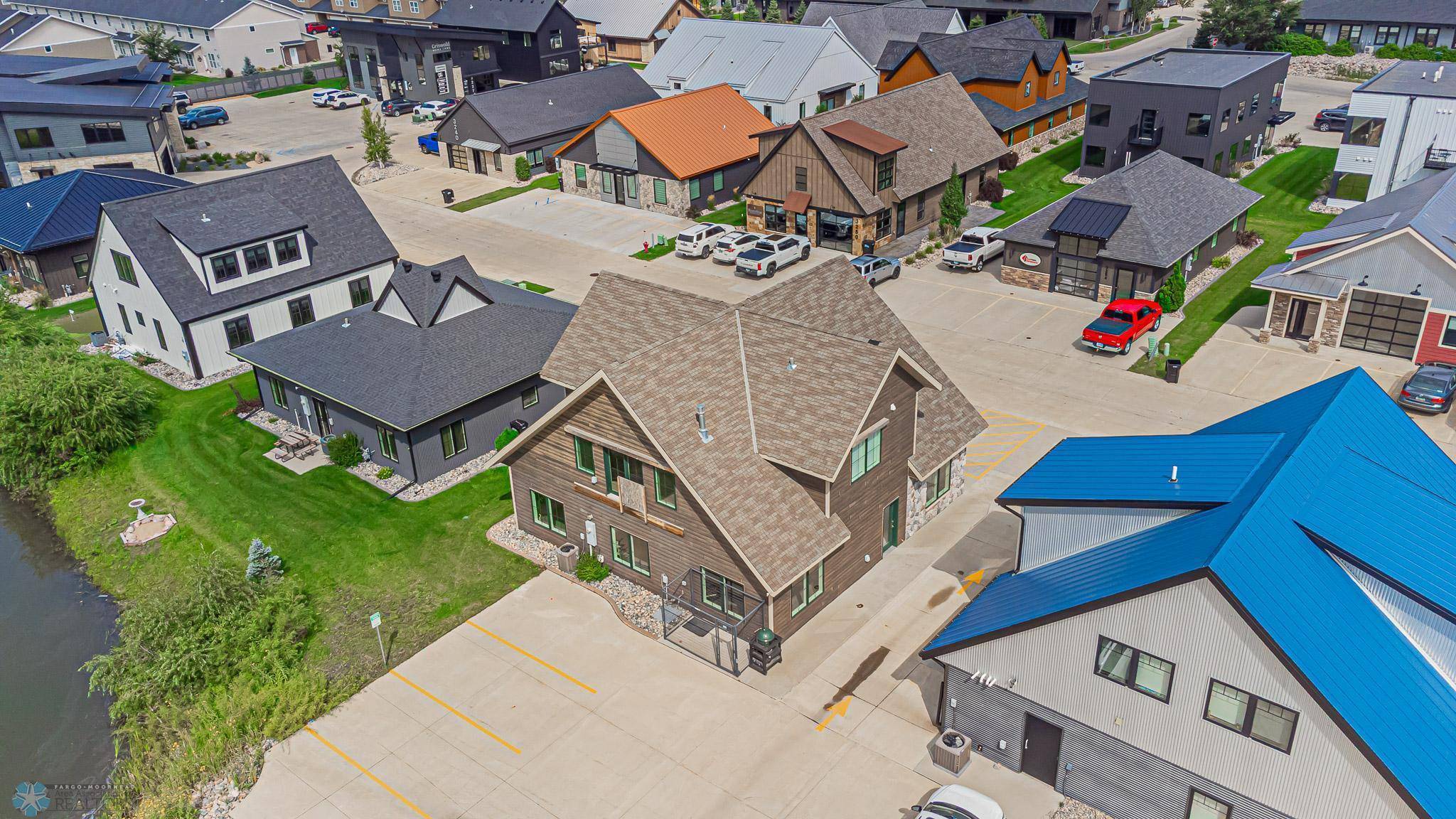 3251 Oak Ridge LOOP E, West Fargo, ND 58078