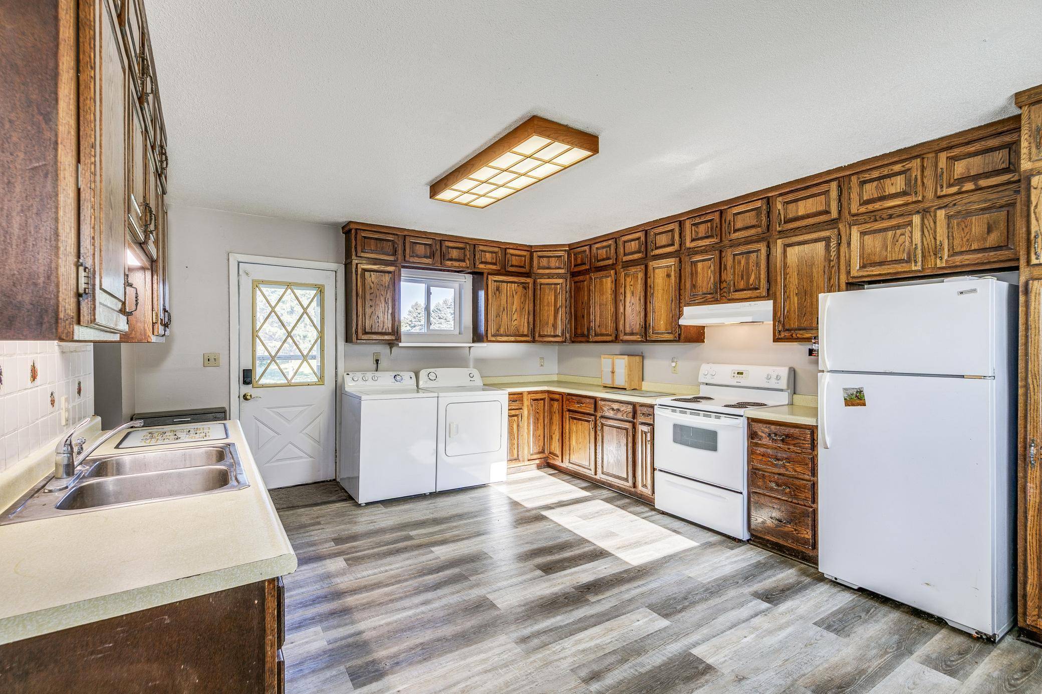 105 10th ST NW, Plainview, MN 55964