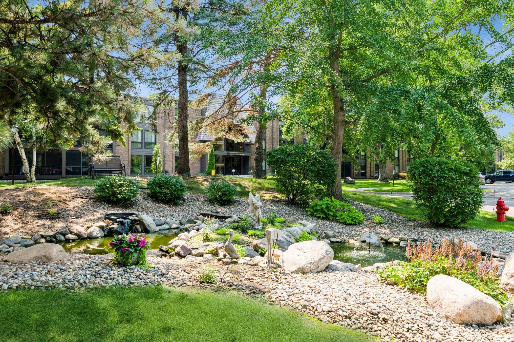 6105 Lincoln DR #130, Edina, MN 55436
