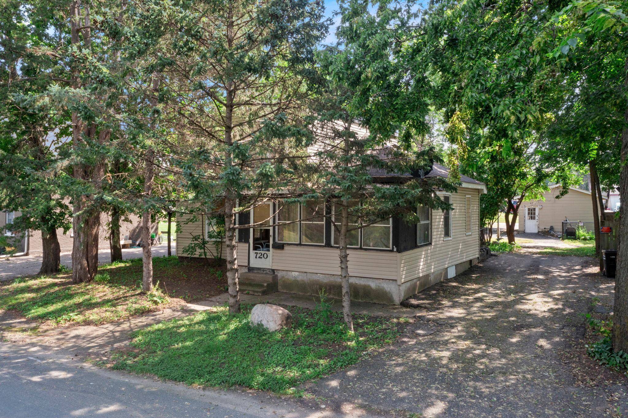 720 Bluff AVE E, Shakopee, MN 55379