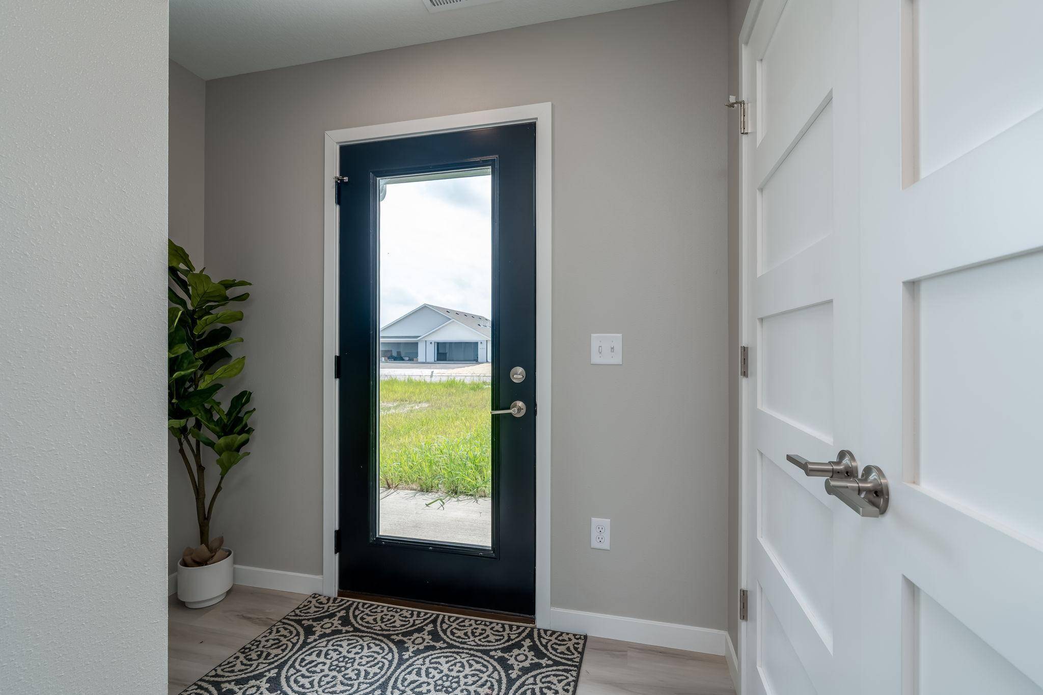 3216 Scotch LN, Mankato, MN 56001