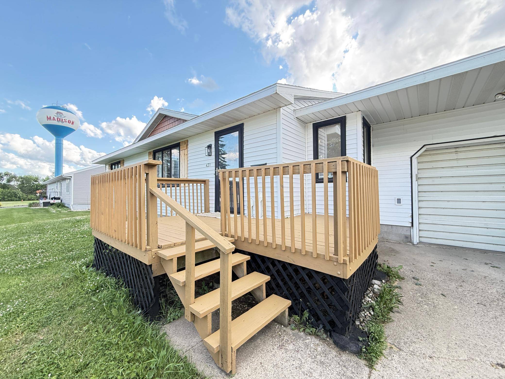 421 9th AVE, Madison, MN 56256