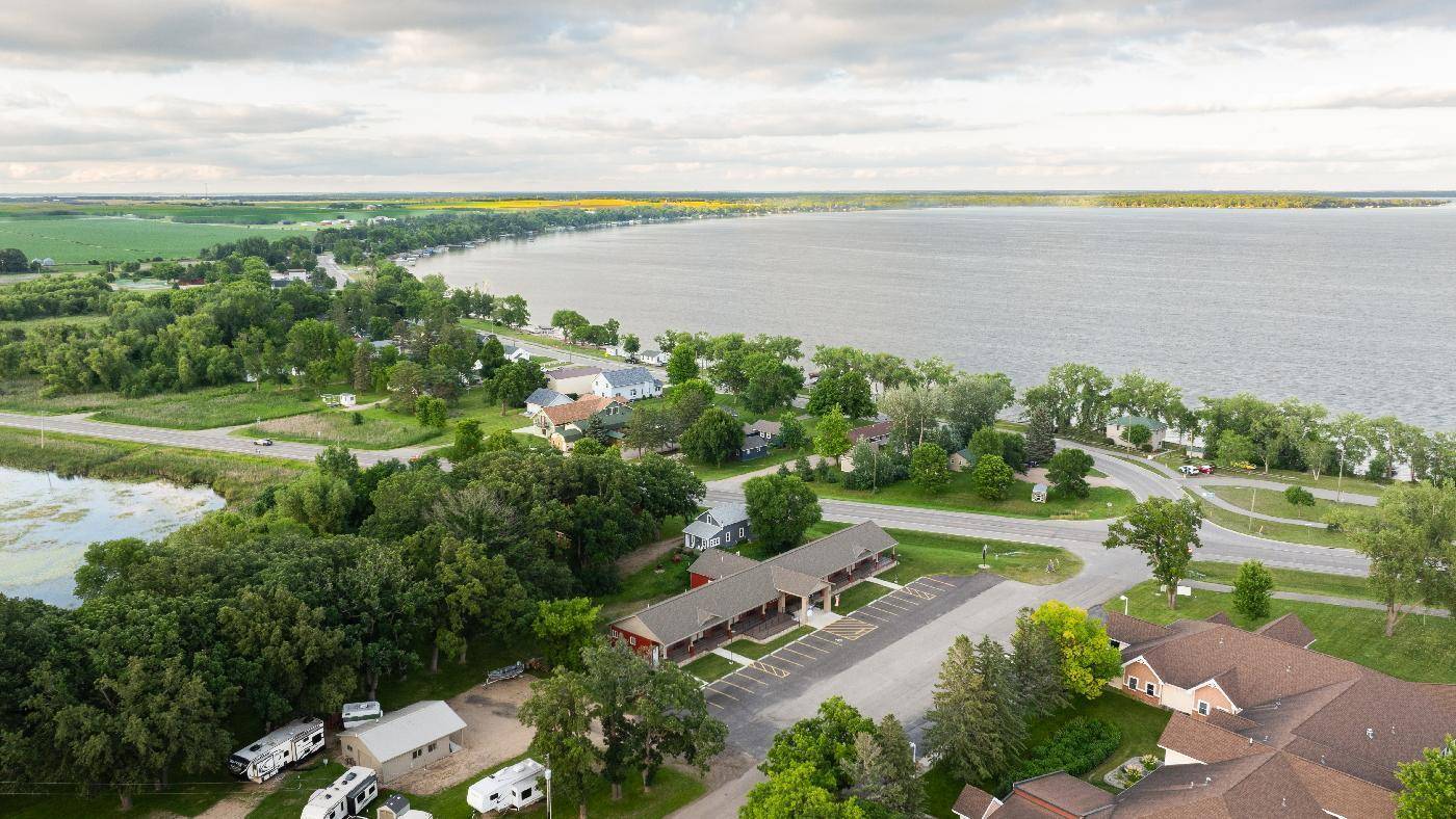 102 Glenhaven DR, Battle Lake, MN 56515