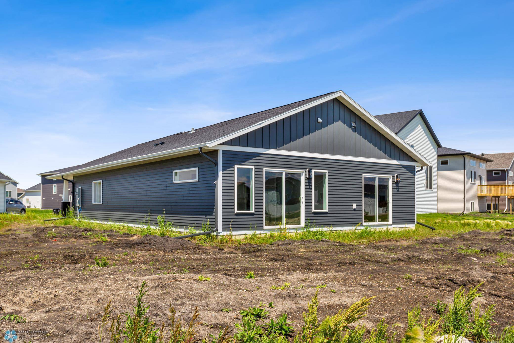 2562 Golden LN S, Fargo, ND 58104