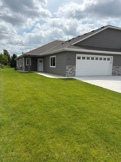 254 Eau Claire AVE SE, Hutchinson, MN 55350