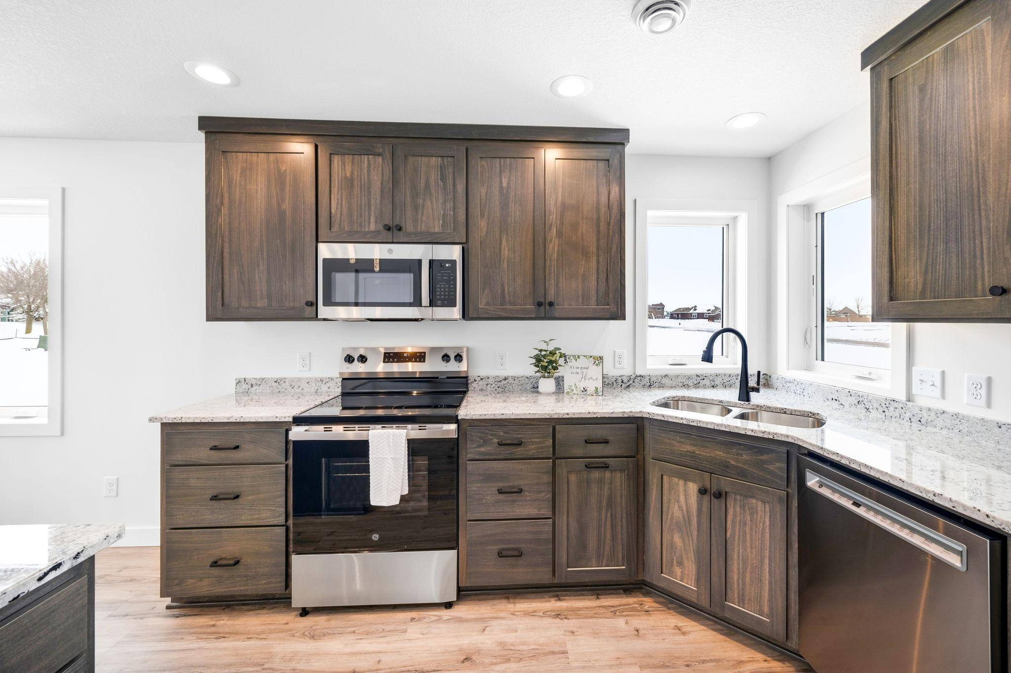 254 Eau Claire AVE SE, Hutchinson, MN 55350
