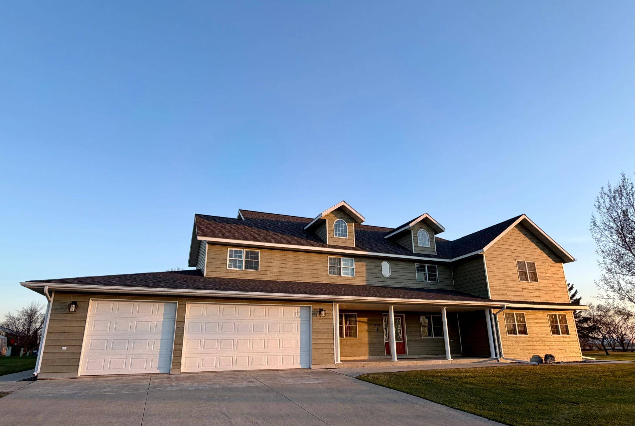 310 7th ST SW, Roseau, MN 56751