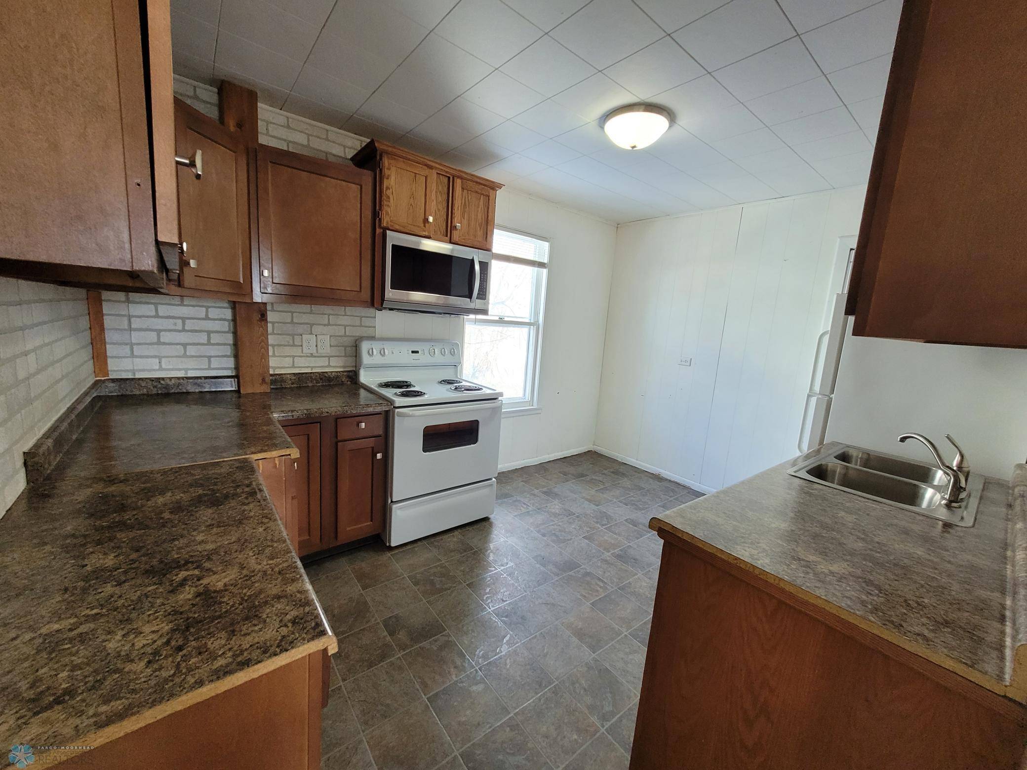 915 Broadway N, Fargo, ND 58102