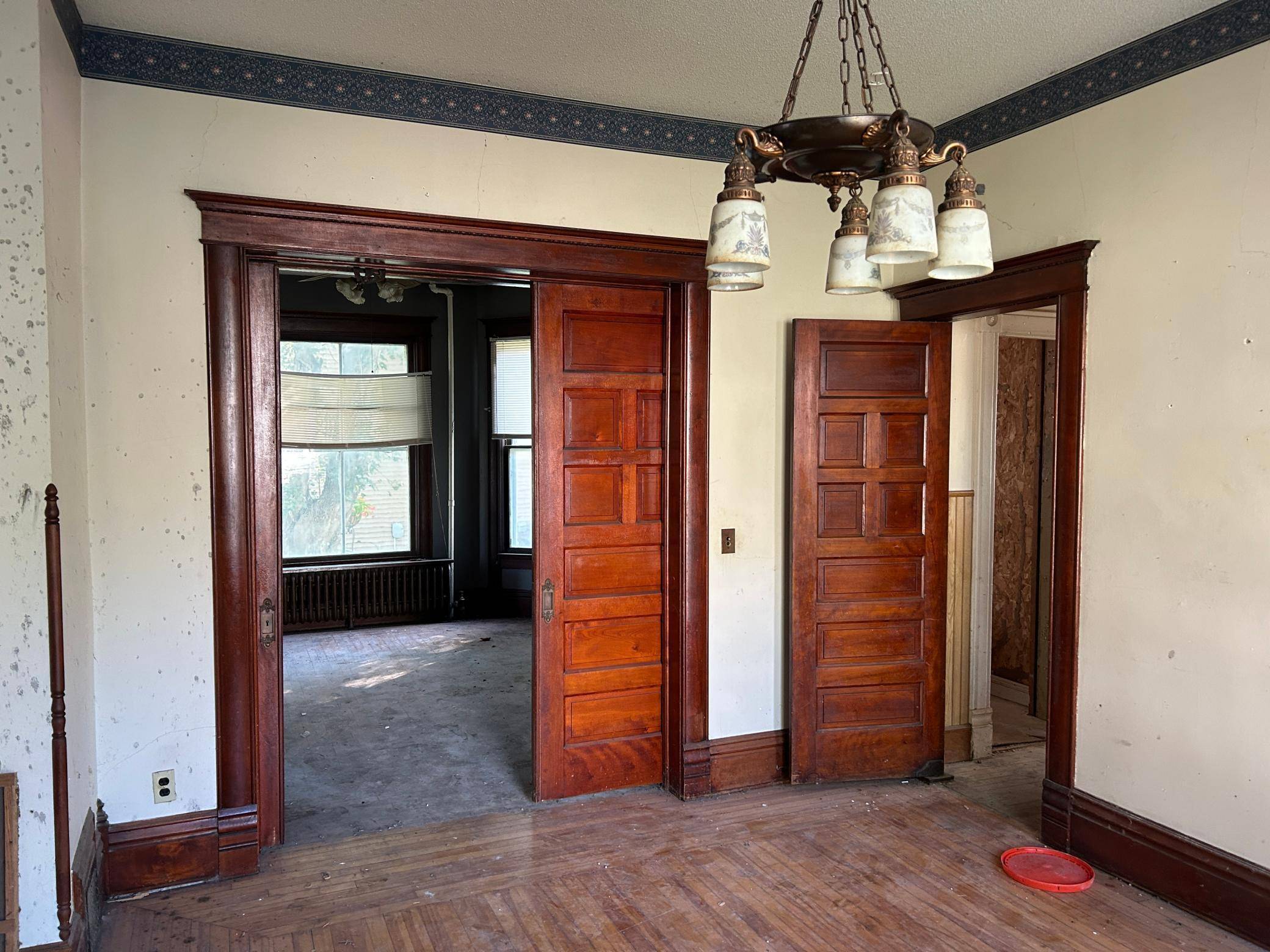 304 S Broadway, Alden, MN 56009