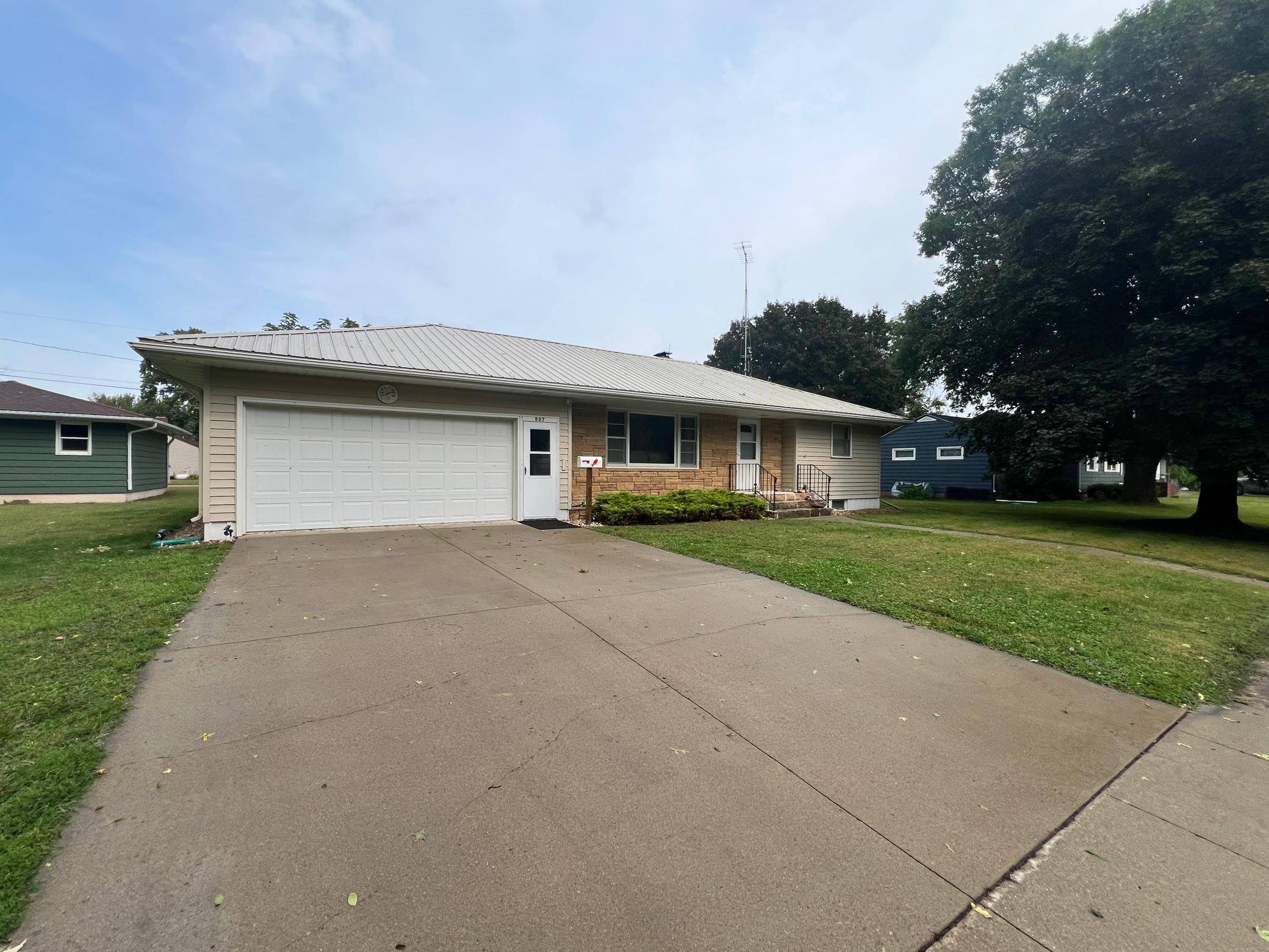 537 E Ronning AVE, Appleton, MN 56208