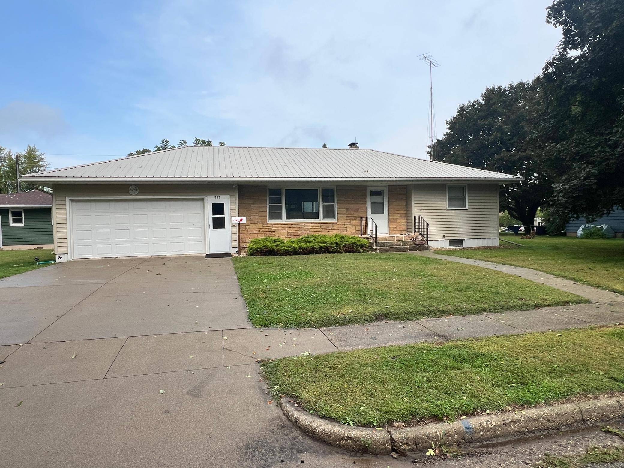 537 E Ronning AVE, Appleton, MN 56208